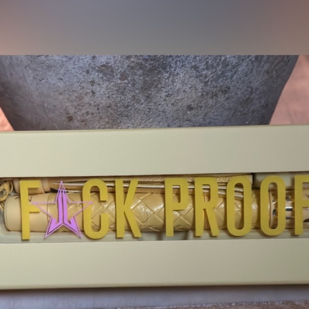 Jeffree Star F*ck Proof Mascara Banana Fetish - Picture 4 of 6